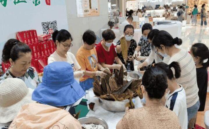 当百货遇见“新玩法”:沉浸式消费时代的破茧与新生.jpg